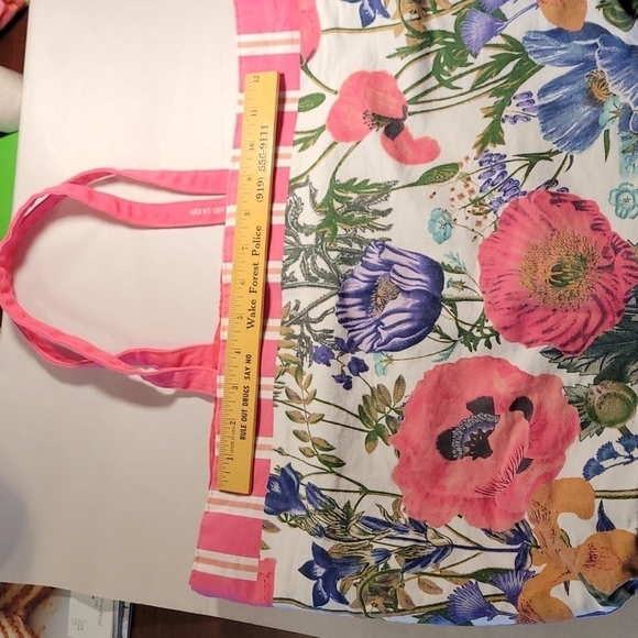 Estee Lauder Women's Tote - Picture 5 of 8